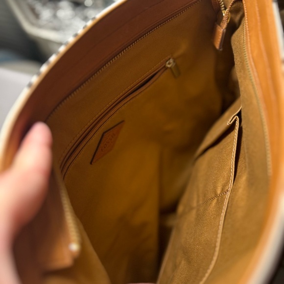 Fossil off white with black striped shoulder bag
with extra brown leather strap - Picture 11 of 14